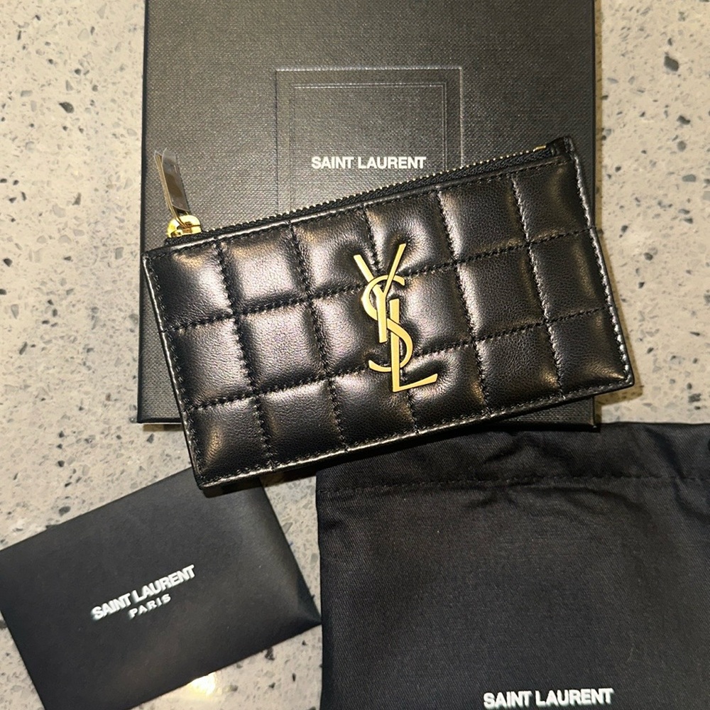 SAINT LAURENT CASSANDRE MATELASSÉ CARRÉ ZIPPED FRAGMENTS CARD CASE IN LAMBSKIN - Picture 2 of 9